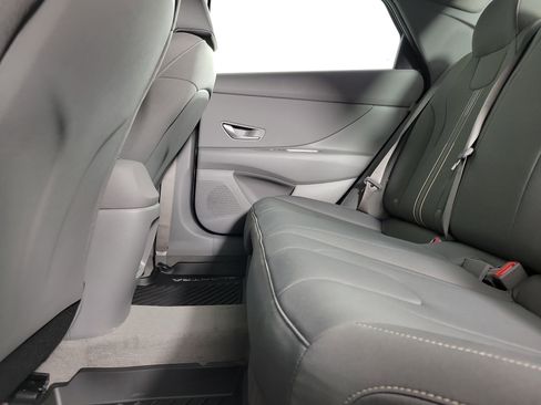 New 2025 Hyundai Elantra SEL image 32