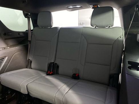 Certified 2023 GMC Yukon SLT w/ SLT Premium Package AWD/4WD image 23