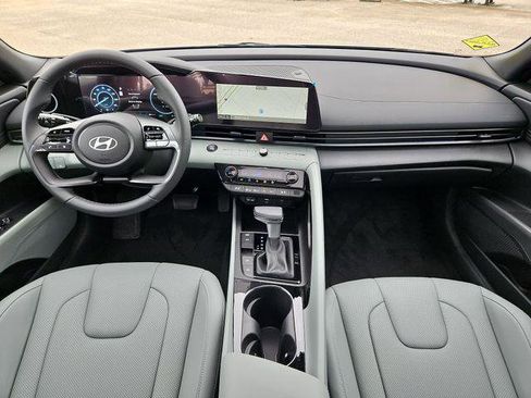 New 2025 Hyundai Elantra Limited FWD image 9
