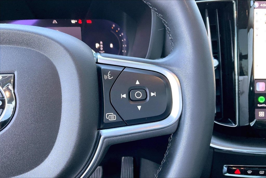 Certified 2023 Volvo XC60 B5 Core AWD/4WD image 12