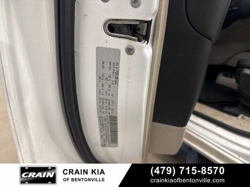Used 2019 Chrysler Pacifica Limited image 17