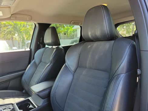 Used 2023 Mitsubishi Outlander SE FWD image 15