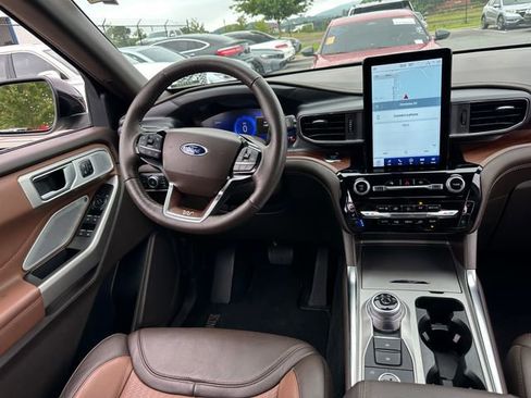 Used 2023 Ford Explorer King Ranch w/ Technology Package AWD/4WD image 17