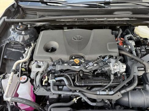 Used 2025 Toyota Camry SE image 34