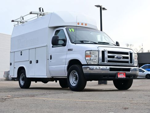 Used 2017 Ford E-350 and Econoline 350 Super Duty w/ Power Windows & Locks Group image 28
