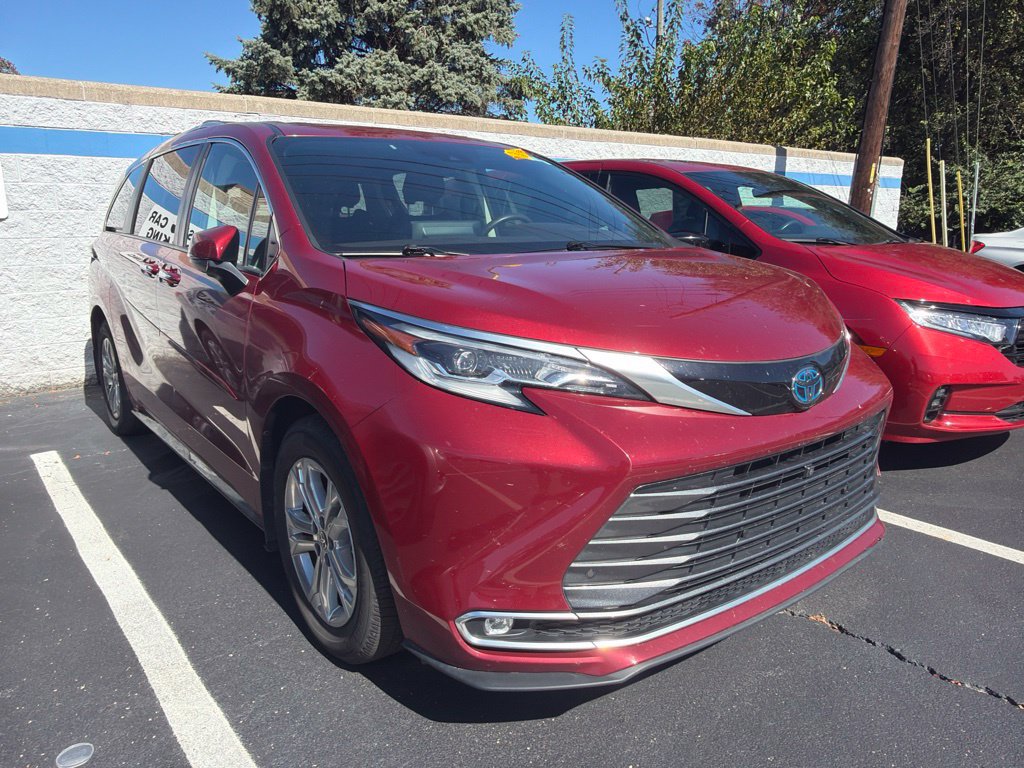 Used 2021 Toyota Sienna Platinum AWD/4WD image 4