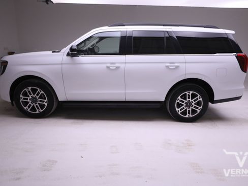 Used 2025 Ford Expedition Active image 2