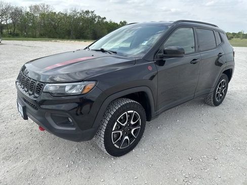Used 2025 Jeep Compass Trailhawk AWD/4WD image 1