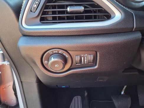 New 2026 Chrysler Pacifica Select image 12