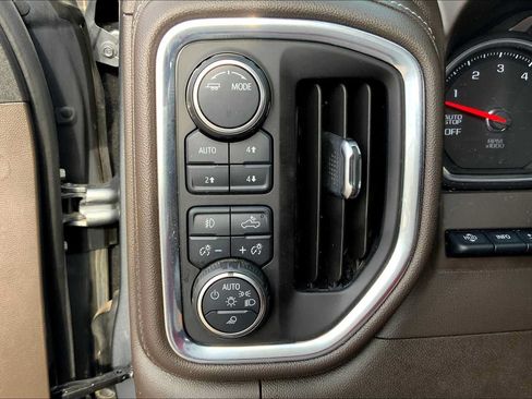 Used 2021 Chevrolet Silverado 1500 LTZ w/ LTZ Premium Texas Edition AWD/4WD image 32