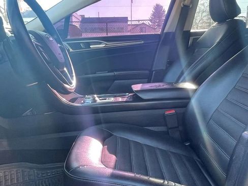 Used 2017 Ford Fusion SE w/ Equipment Group 201A image 17