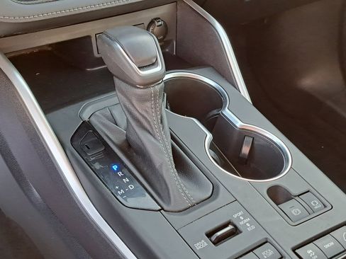 Used 2022 Toyota Highlander XLE image 23