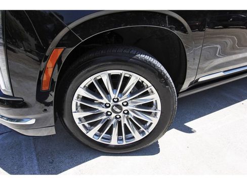 Used 2026 Cadillac Escalade Luxury AWD/4WD image 32