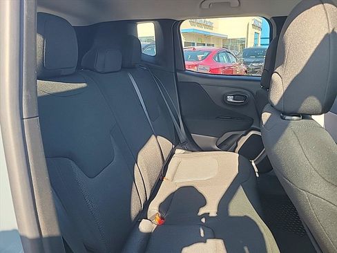 Used 2017 Jeep Renegade Latitude w/ Cold Weather Group AWD/4WD image 22