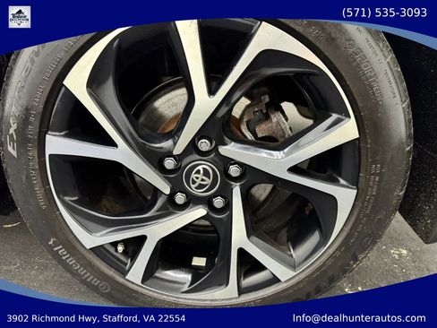 Used 2018 Toyota C-HR XLE FWD image 11