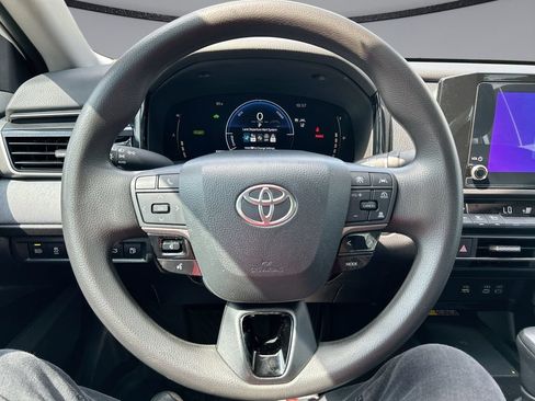 Used 2025 Toyota Camry LE w/ Convenience Package FWD image 15