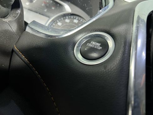 Used 2021 Chevrolet Traverse LT FWD image 21