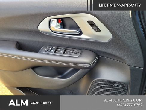 New 2026 Chrysler Pacifica Limited w/ Uconnect Theater Family Group image 24