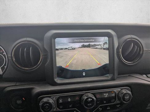 Used 2023 Jeep Gladiator Overland image 14