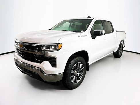 Used 2024 Chevrolet Silverado 1500 LT AWD/4WD image 3