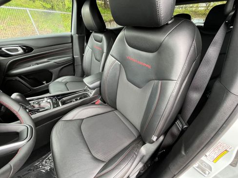 Used 2025 Jeep Compass Trailhawk AWD/4WD image 36