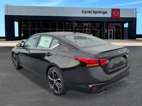 New 2026 Nissan Altima 2.5 SR w/ SR Premium Package FWD image 3