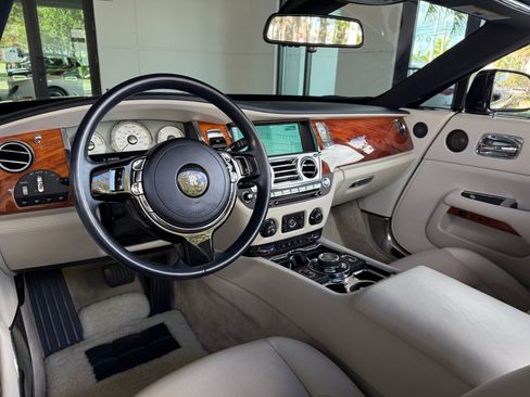 Used 2016 Rolls-Royce Dawn image 38