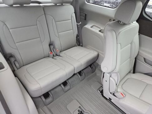 Certified 2023 GMC Acadia SLT w/ Technology Package image 32