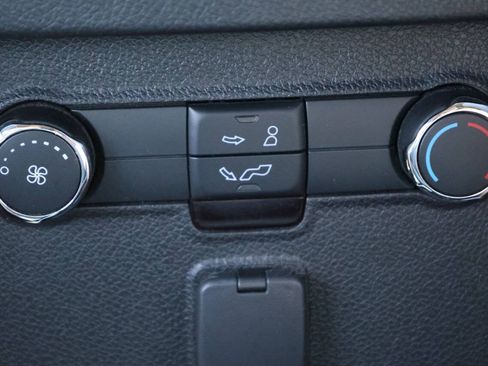 Used 2019 Ford Explorer XLT w/ Equipment Group 202A AWD/4WD image 22