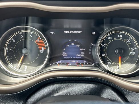 Used 2017 Jeep Cherokee Limited AWD/4WD image 10