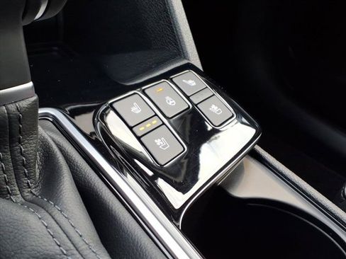 Used 2025 Kia Sportage SX image 16