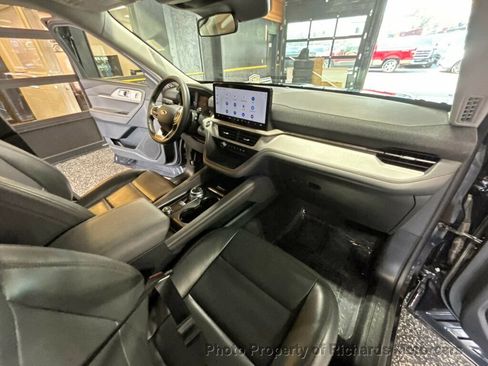 Used 2025 Ford Explorer Active w/ Active Comfort Package AWD/4WD image 25