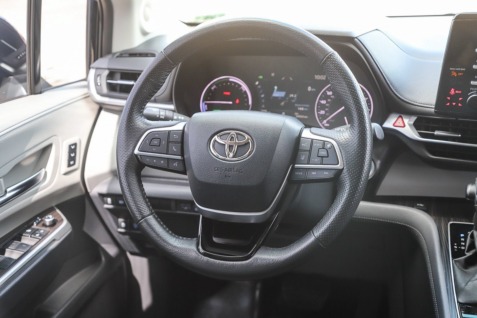 Certified 2023 Toyota Sienna Limited AWD/4WD image 15