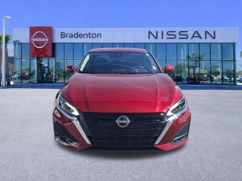 Used 2023 Nissan Altima 2.5 SV FWD image 2