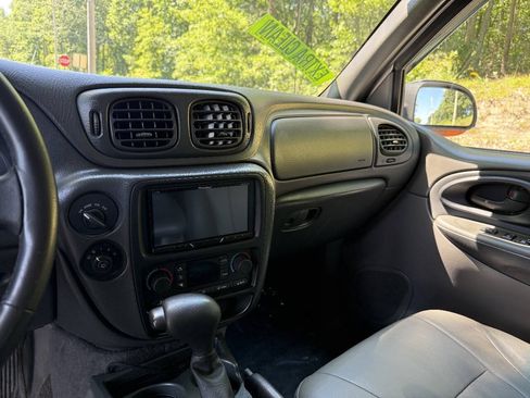 Used 2004 Chevrolet TrailBlazer LT w/ LT Preferred Equipment Group AWD/4WD image 12