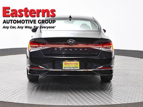 Used 2021 Hyundai Elantra SEL w/ Convenience + Premium Package FWD image 6