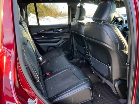 Used 2024 Jeep Grand Cherokee Altitude image 17