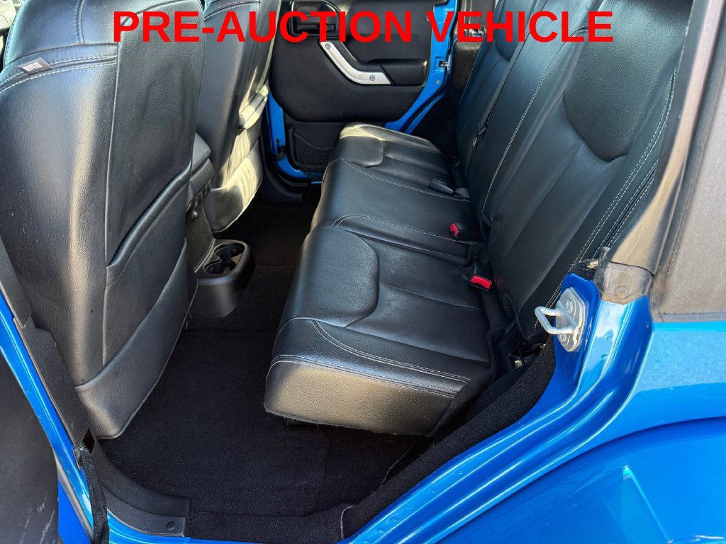 Used 2015 Jeep Wrangler Unlimited Sahara w/ Connectivity Group AWD/4WD image 11