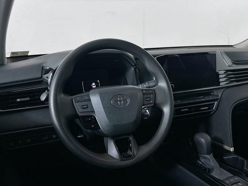 Used 2025 Toyota Camry LE image 18