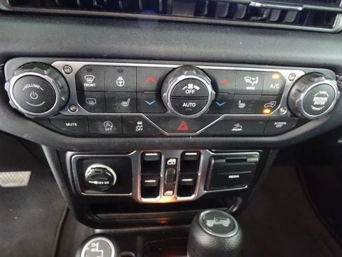 Certified 2025 Jeep Wrangler Unlimited Sahara AWD/4WD image 11