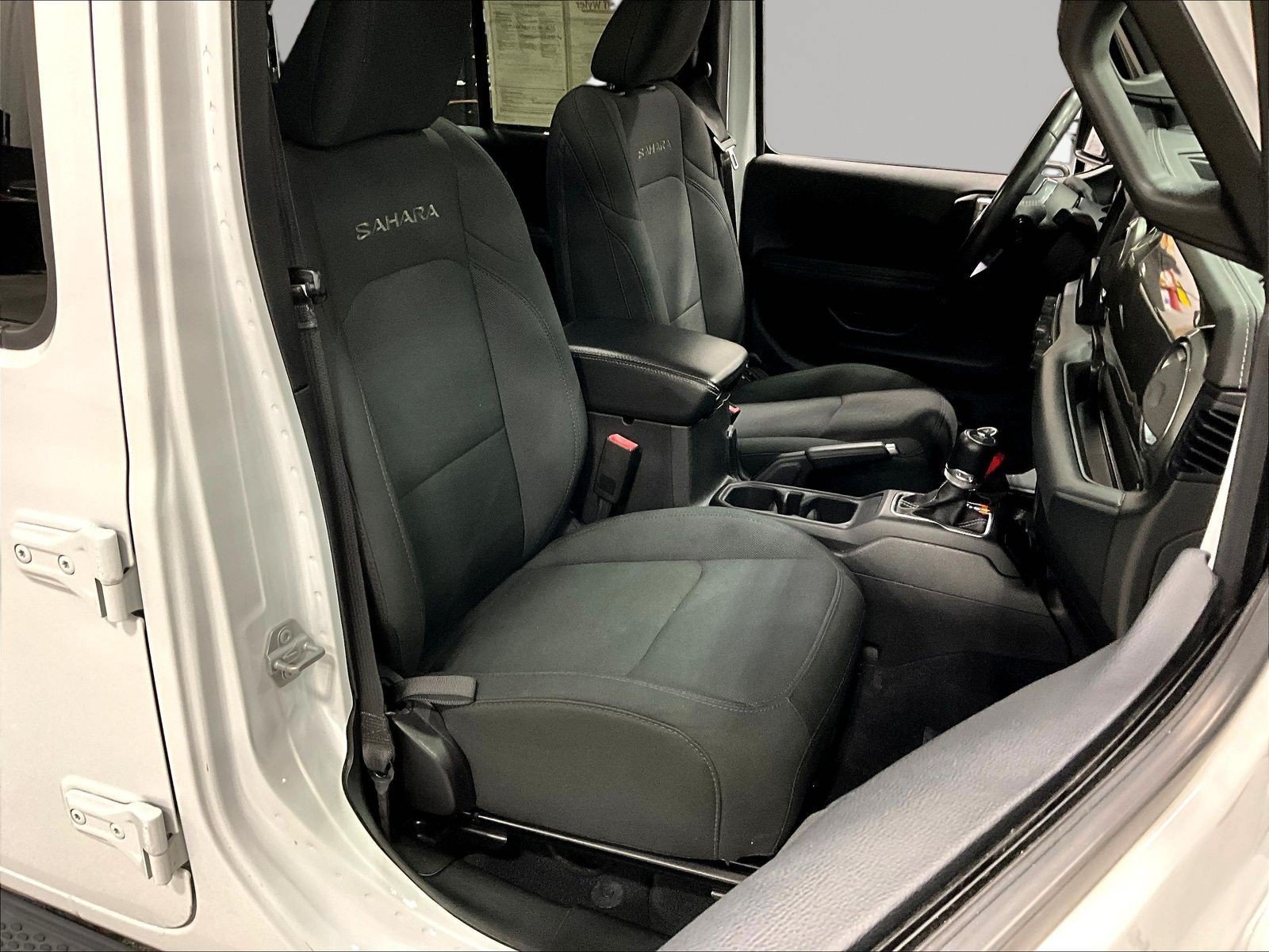Used 2019 Jeep Wrangler Unlimited Sahara w/ Safety Group AWD/4WD image 29