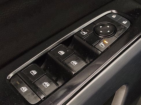 Used 2022 Nissan Pathfinder SL w/ Lighting Package (N92) FWD image 27