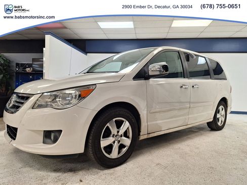 Used 2011 Volkswagen Routan SEL Premium FWD image 15