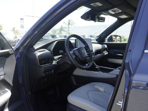 Used 2024 Toyota Grand Highlander AWD Hybrid image 27
