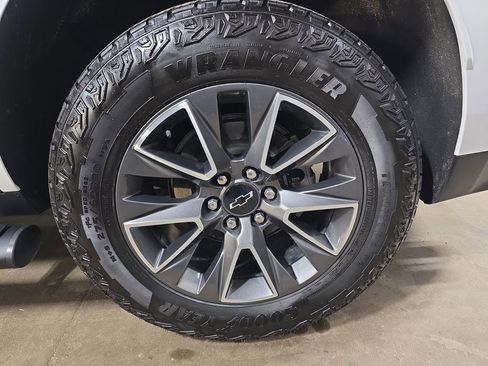 Used 2024 Chevrolet Tahoe Z71 w/ Off-Road Capability Package image 32