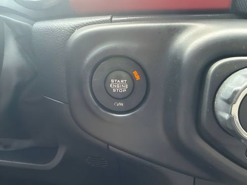 Used 2023 Jeep Wrangler Rubicon w/ Cold Weather Group AWD/4WD image 19