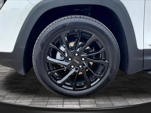 Used 2024 GMC Terrain SLT w/ LPO, 'HIT The Road' Package AWD/4WD image 35