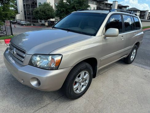 Used 2005 Toyota Highlander 4WD V6 w/ 3rd Row image 8