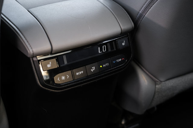 Used 2023 Toyota Highlander Platinum FWD image 43