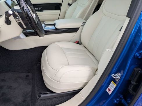 New 2025 Land Rover Range Rover Long Wheelbase Autobiography image 12